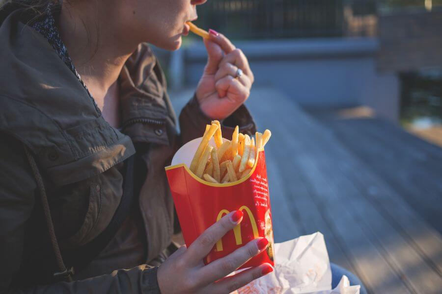 Ile zarabia się w McDonald’s - zarobki na najniższym stanowisku